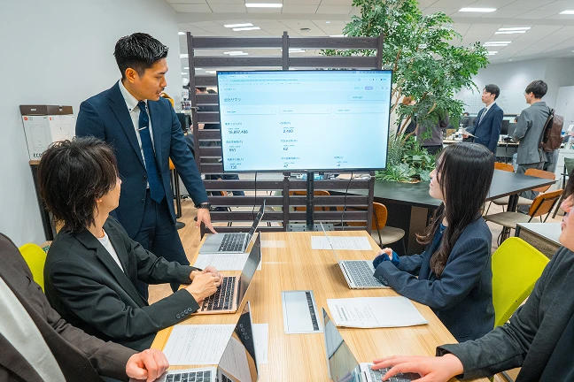free movaの社員写真